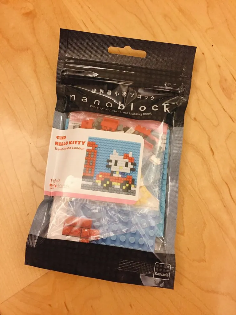 Hello Kitty: Travel Around London — view 1
